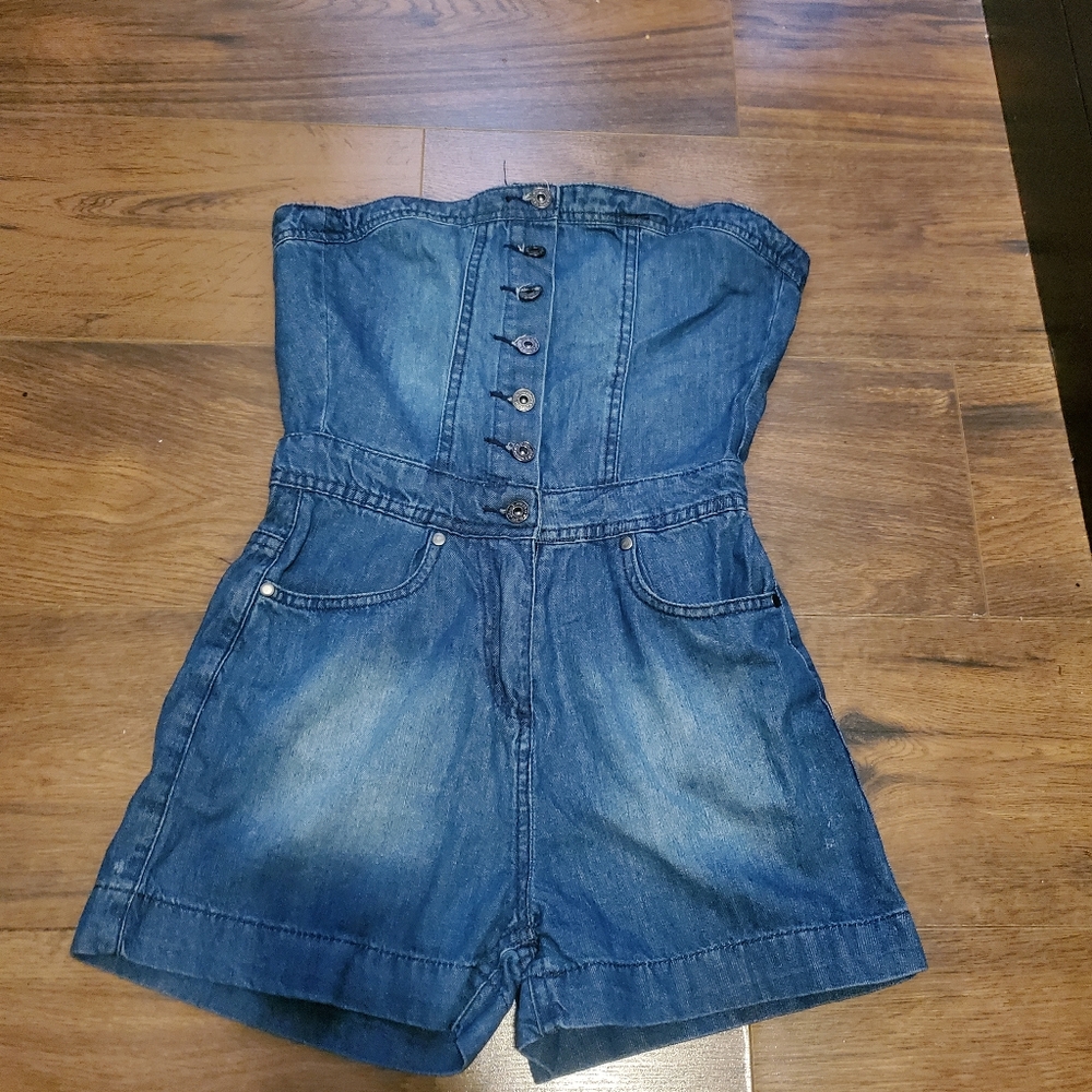 NWOT- DENIM ROMPER IN SIZE SMALL